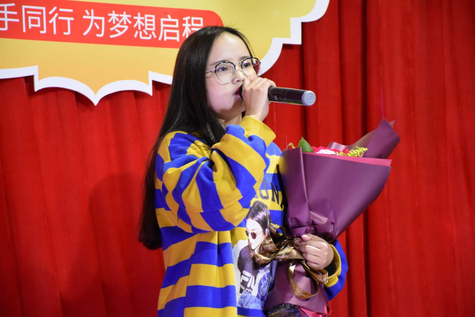 獨唱《一眼萬年》 獨唱《一眼萬年》